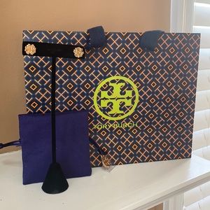 Tory Burch Stud T small logo earrings